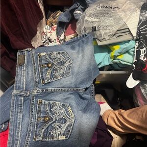 CLOSET CLEAN OUT
Sizes pictures with items. Min.$25 to ship